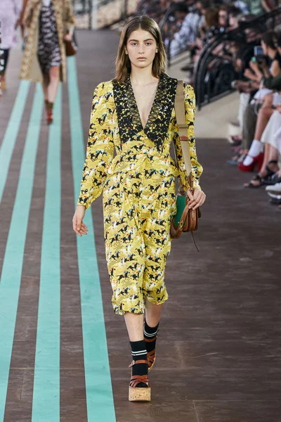 Look 14